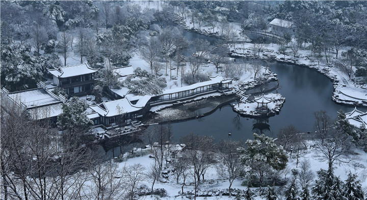 +郭保良-13俯瞰雪后園林勝境——2018-01-28——雪后的理工后花園，站在高樓俯瞰，古典園林的氣質(zhì)瞬間頓顯.jpg