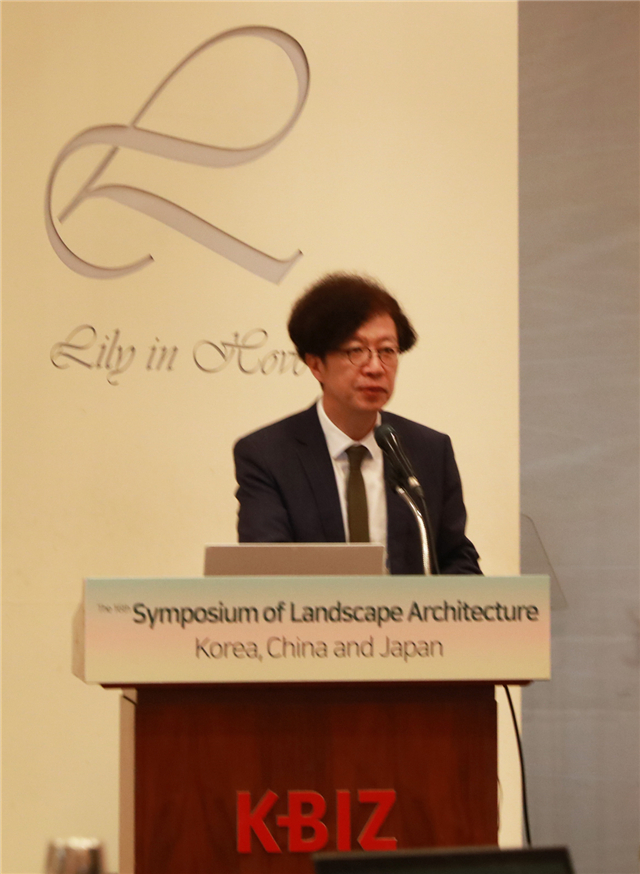 01.本次研討會主席，Seoul National University教授Kyung Jin Zoh先生.JPG